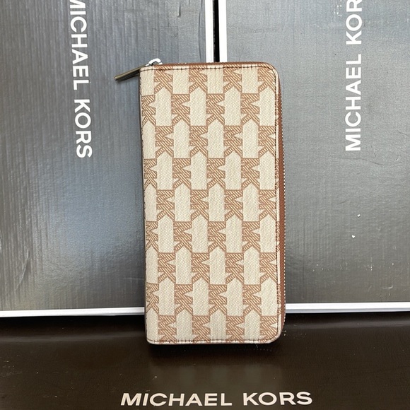 Michael Kors Men’s Women’s Cooper Tech Zip Around Continental Wallet
Cream Multi - Picture 4 of 16